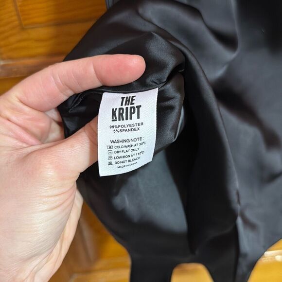 The Kript Black Satin Asymmetrical Top Women’s Large - Picture 5 of 6